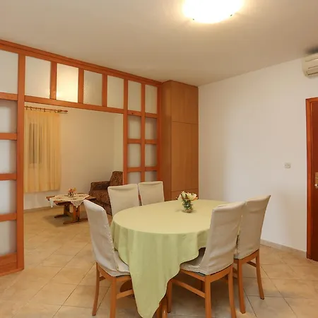 Apartment Laguna 2 *