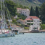 Laguna 2 *